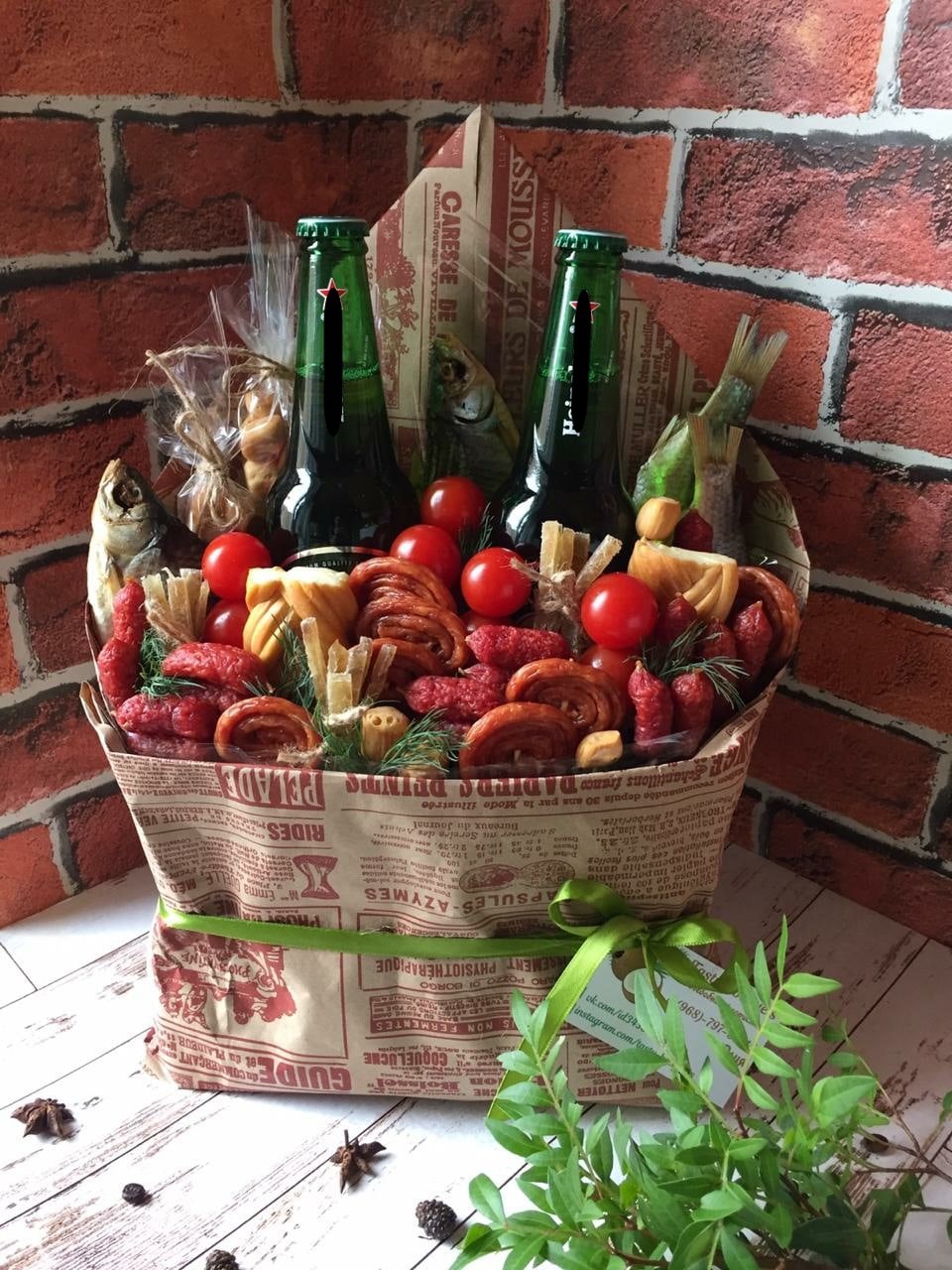 Sedobnyj-buket-121.-Buket-dlya-muzhchiny-iz-kolbas.jpg